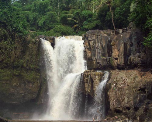  la cascada de Tegenungan